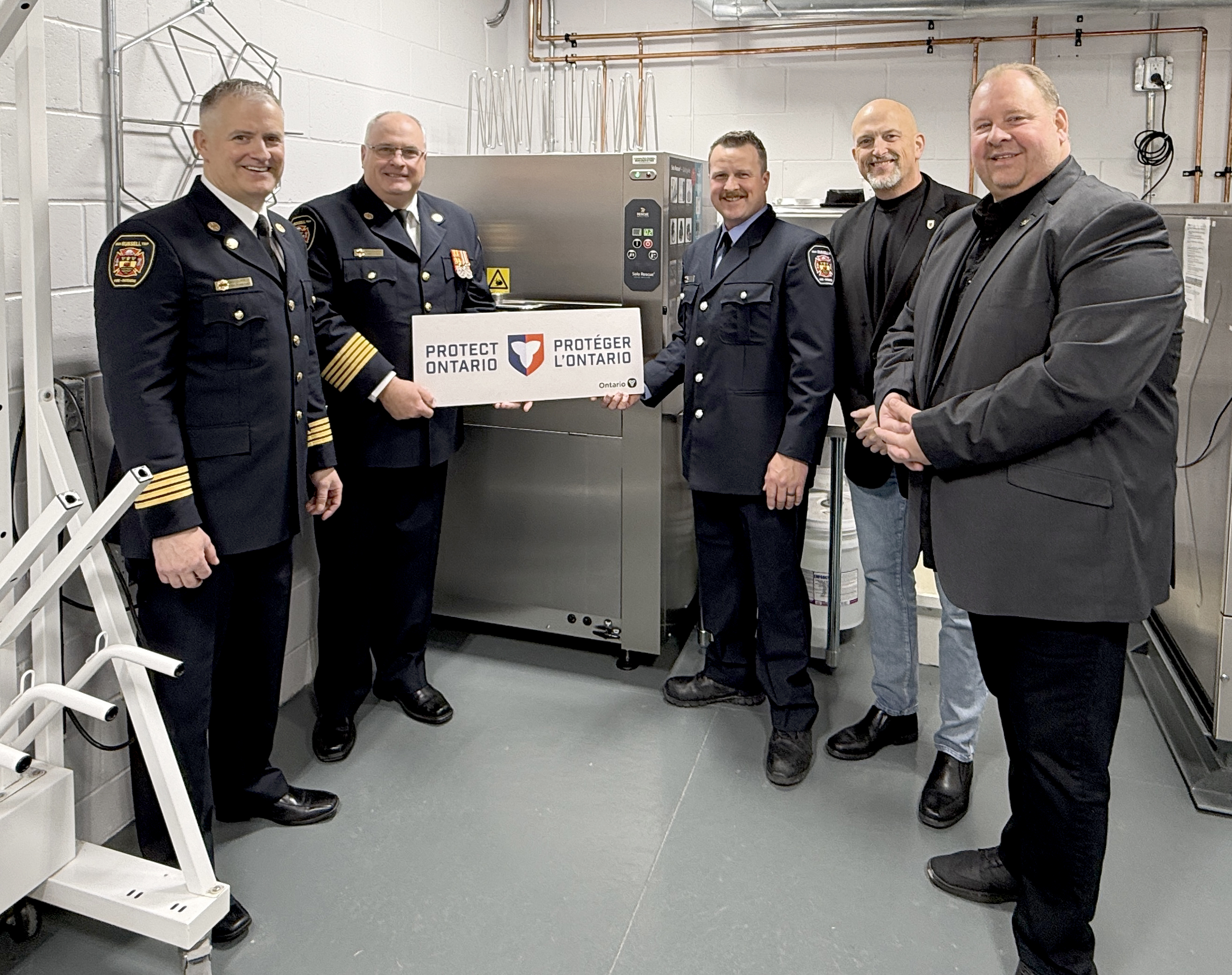 Groupe devant la nouvelle équipement