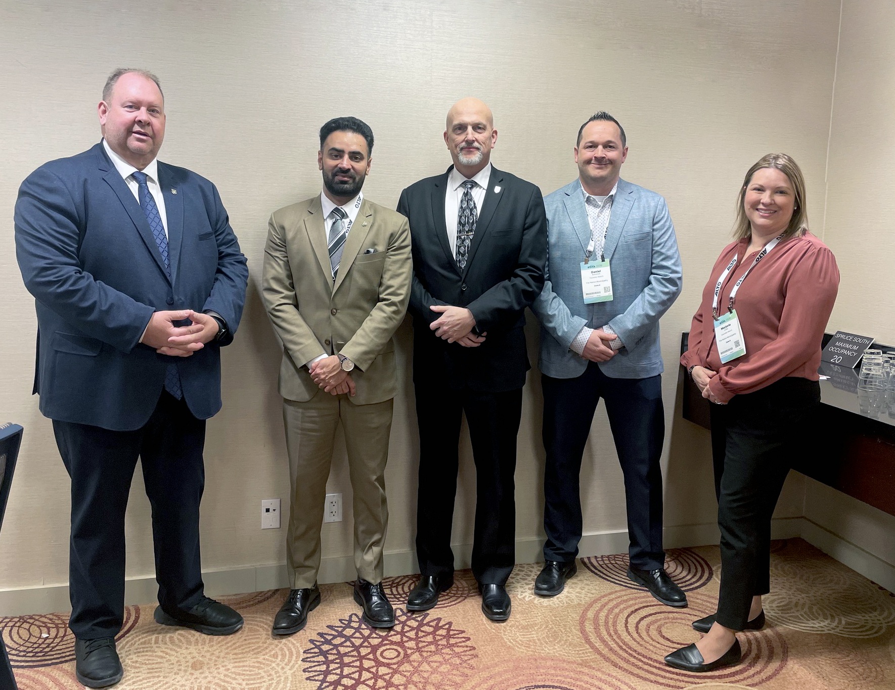 Groupe de gens à la conférence