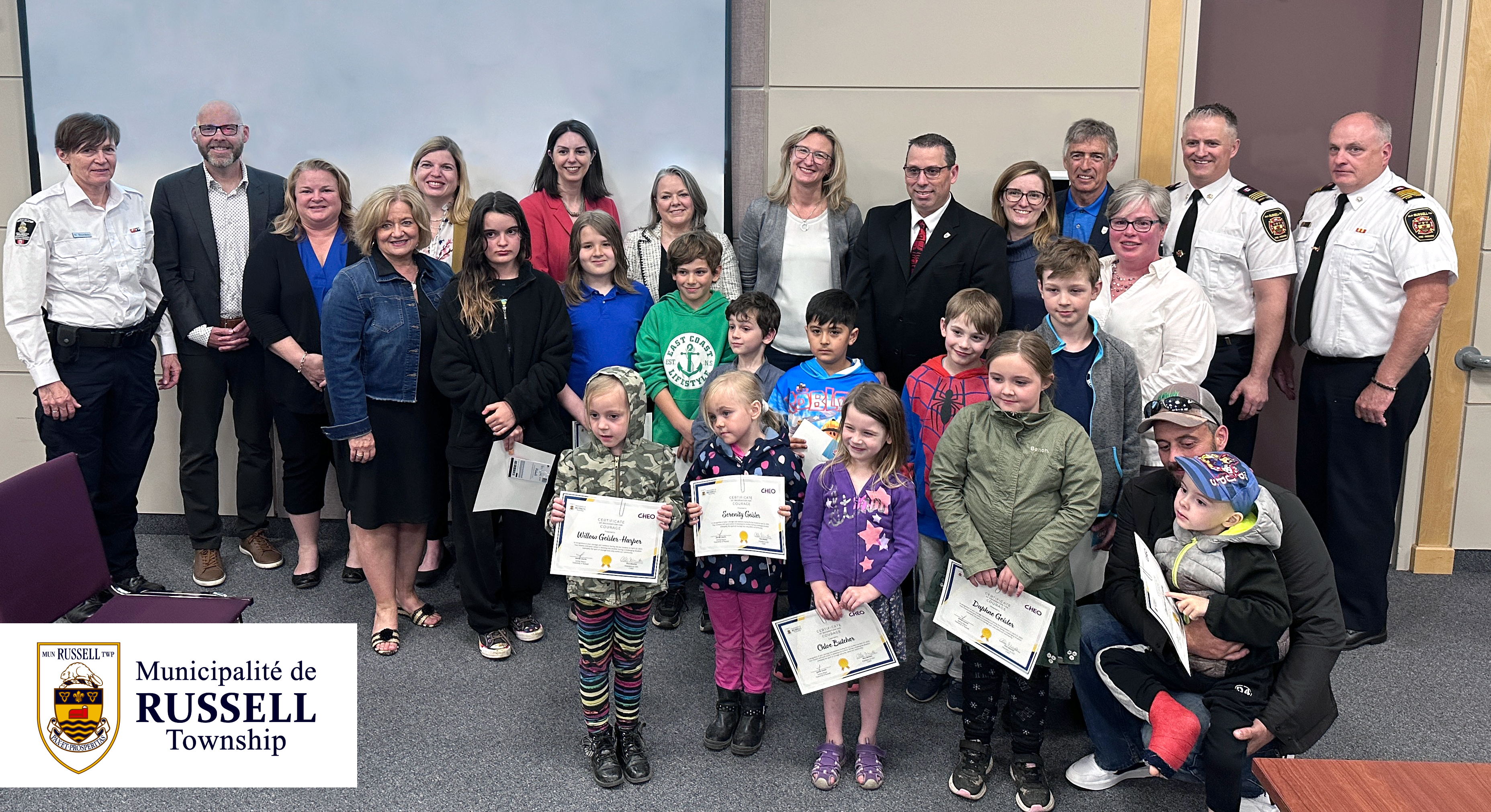 Group photo with recipients 