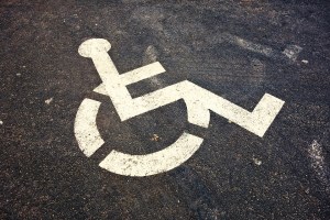 Marquage de la chaussée pour le stationnement accessible